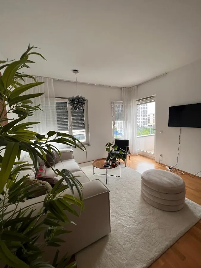 Modern 2-Room Apartment In The Heart Of München